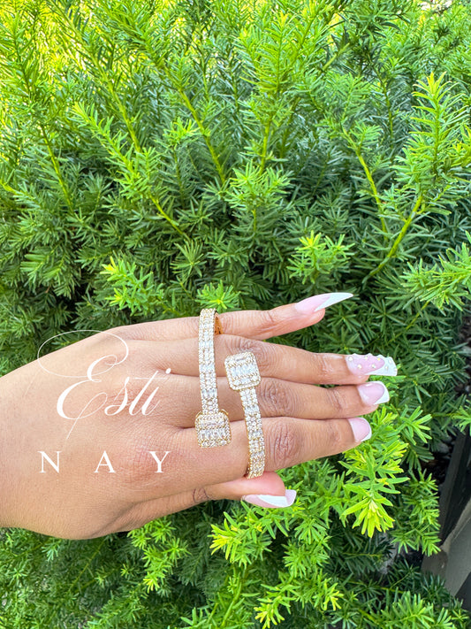 ❄️ The Empress Cuff❄️ Gold